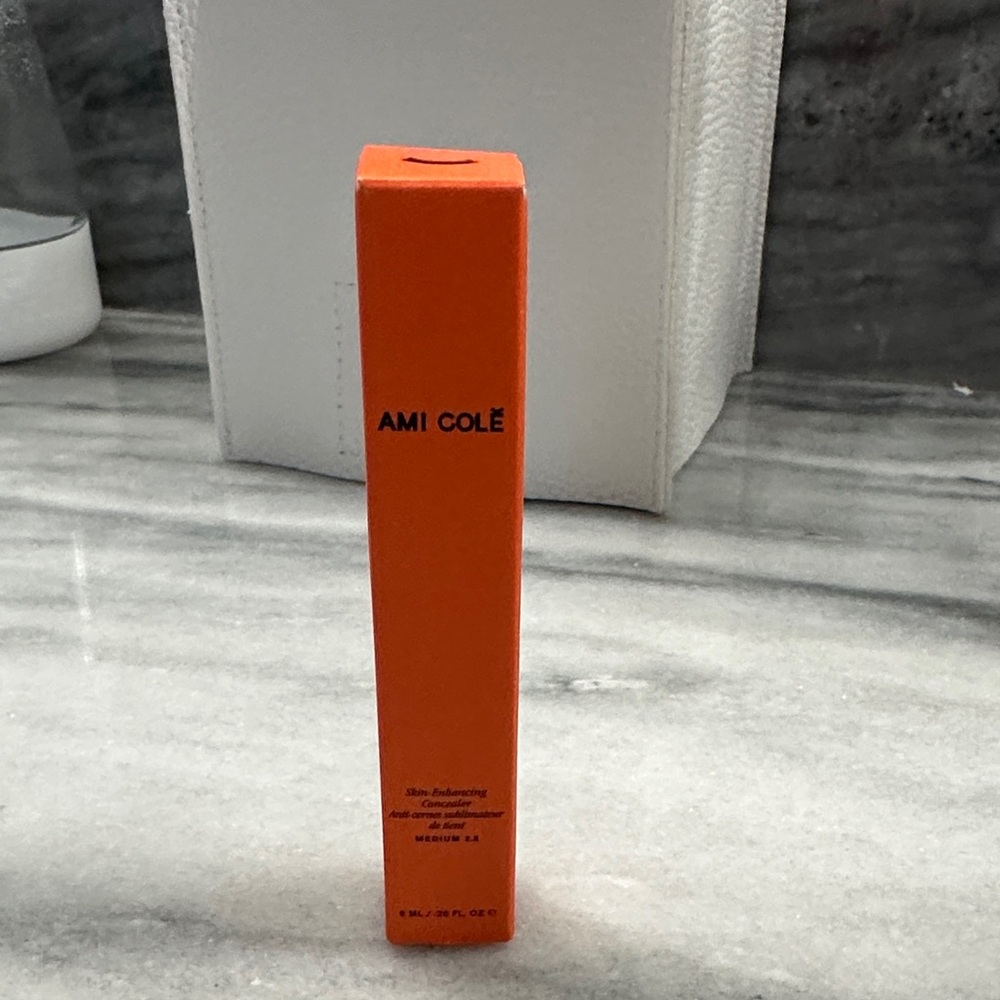 Skin Enhancing Tint - Shade Medium 1.5